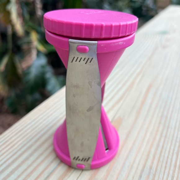 GEFU Pink Spiral Vegetable Cutter - Zoodle Maker for Healthy Meals - Picture 8 of 10